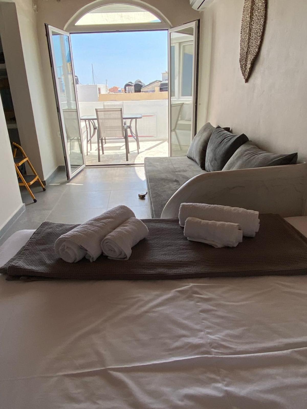 شقة Iakovos' Luxury Penthouse Tínos المظهر الخارجي الصورة